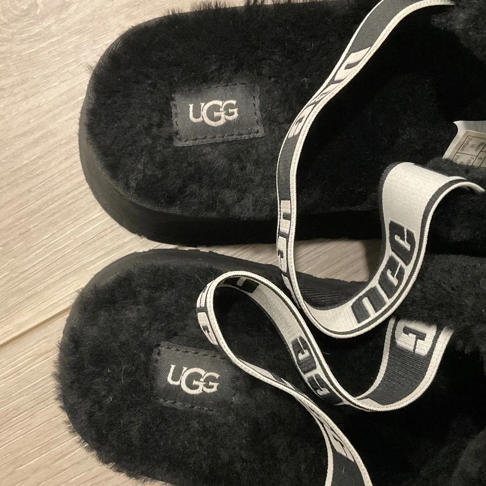 UGG Disco Slide Fur Platform Sandals Black Sheepskin  LIKE NEW Size 8